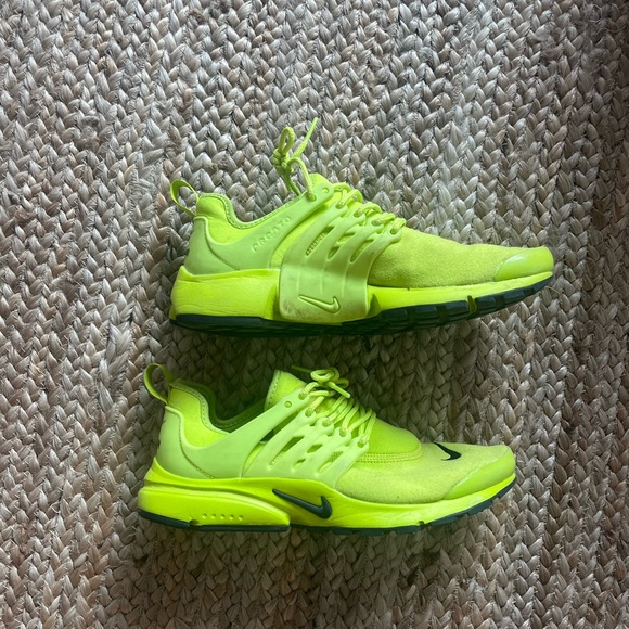 Nike Neon green sneaker - Picture 1 of 8